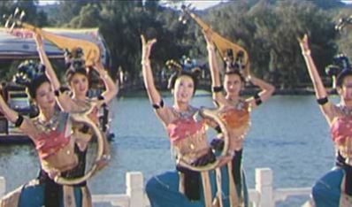 第一回　舞宝剑别具心肠　赚玉杯另有用意